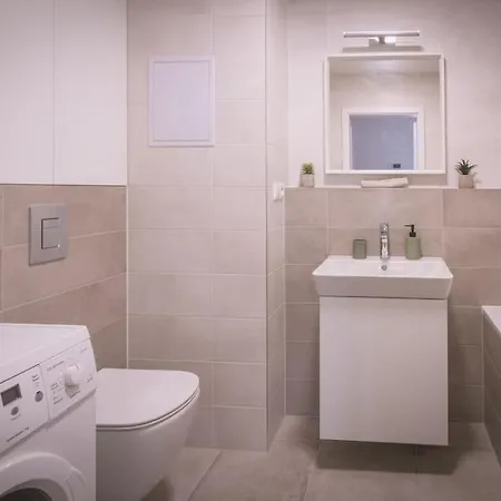 Nový štýlový Byt, Blízko Letiska Apartamento