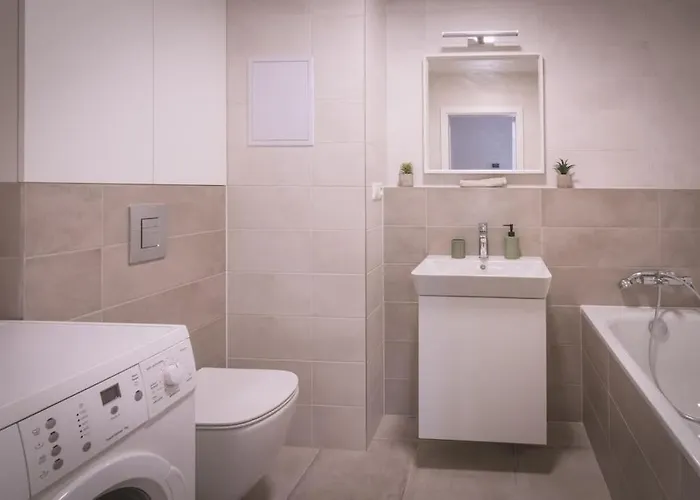 Novy Stylovy Byt, Blizko Letiska Apartament